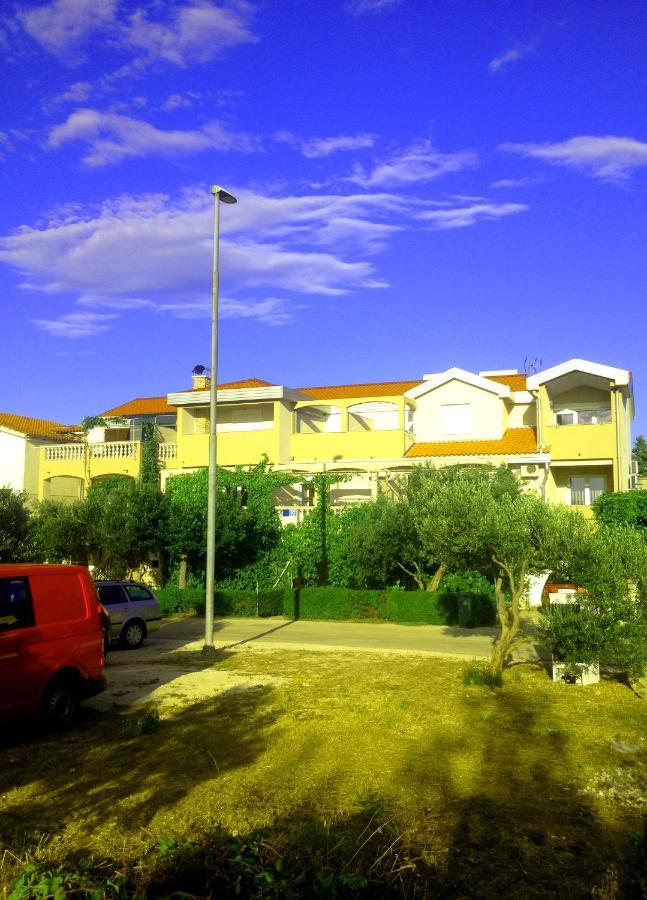 Apartments Dubravka Pirovac Exterior photo