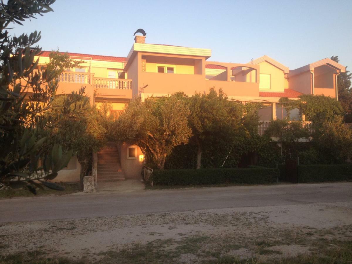 Apartments Dubravka Pirovac Exterior photo